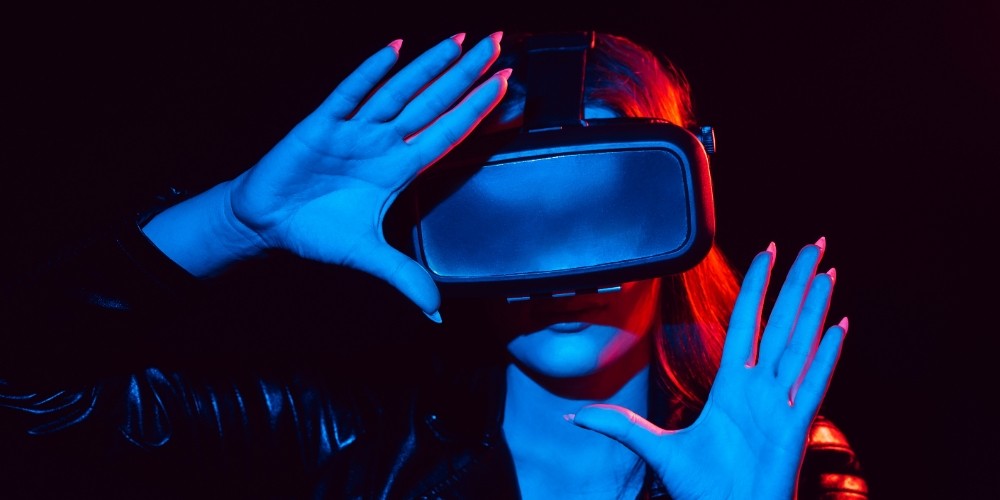girl-wearing-virtual-reality-glasses