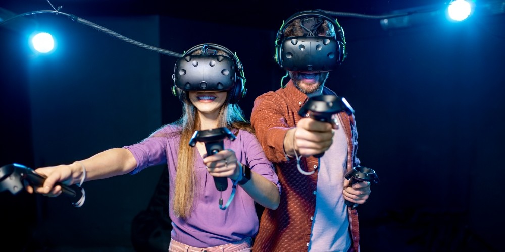man-and-woman-playing-game-with-virtual-reality-headset-in-the-club